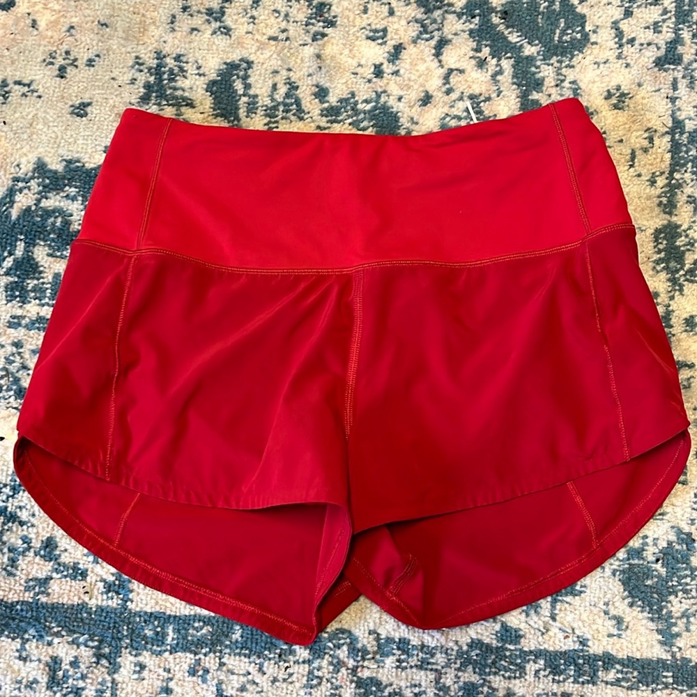 HR 2.5" hotty hot shorts red lululemon